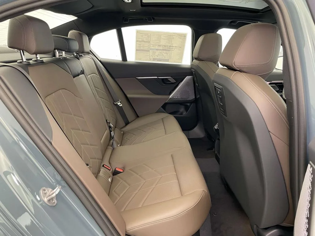 2026 BMW 5 Series 550e - Photo 19