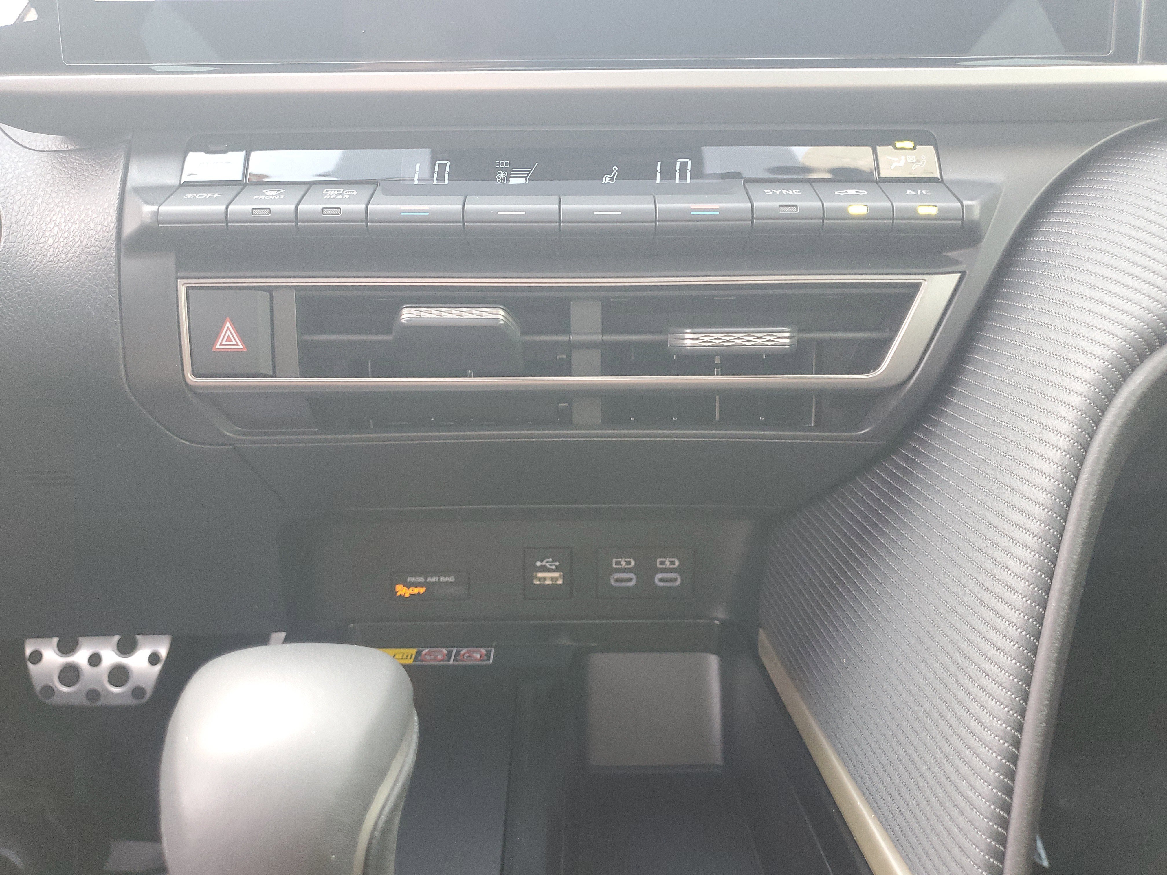 Used 2025 Ice Cap Toyota SE image 28