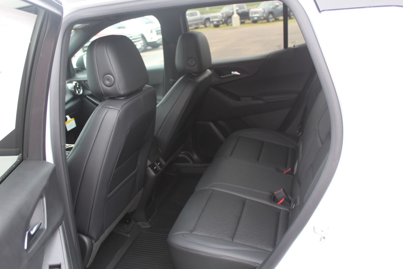 2027 Chevrolet Equinox LT - Photo 9