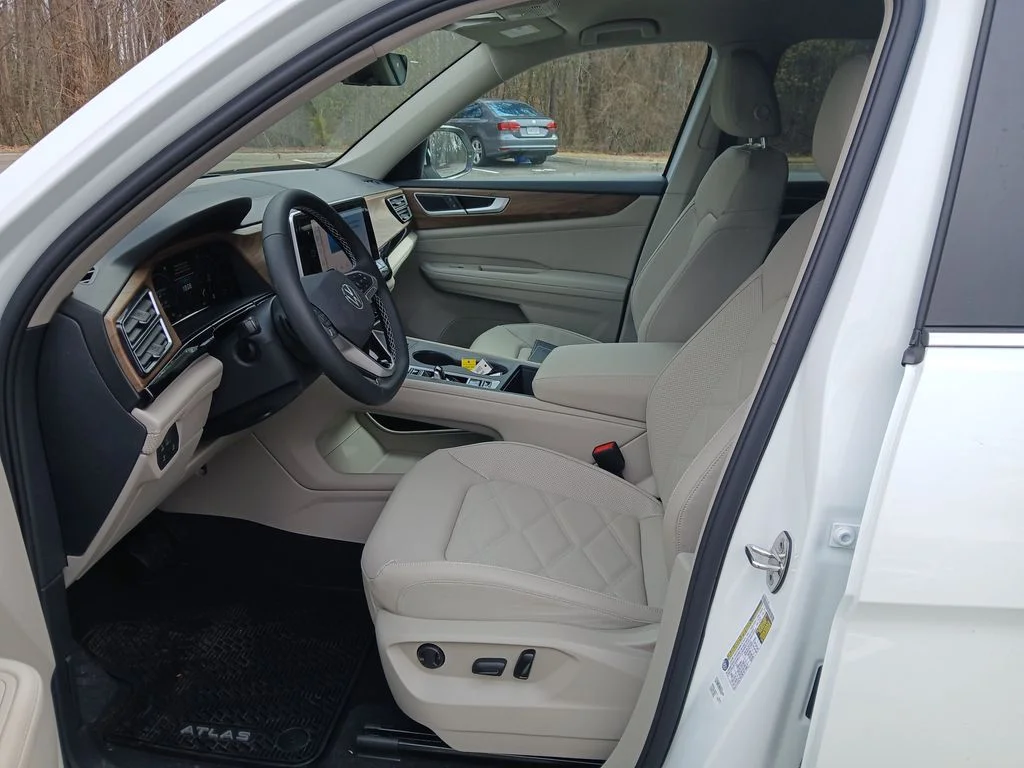 New 2026 White Volkswagen 2.0T SE image 9