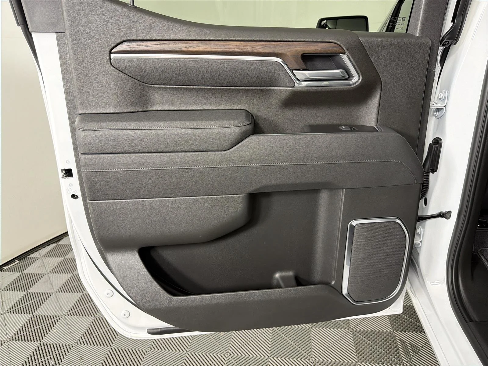 New 2026 Summit White GMC SLT image 19
