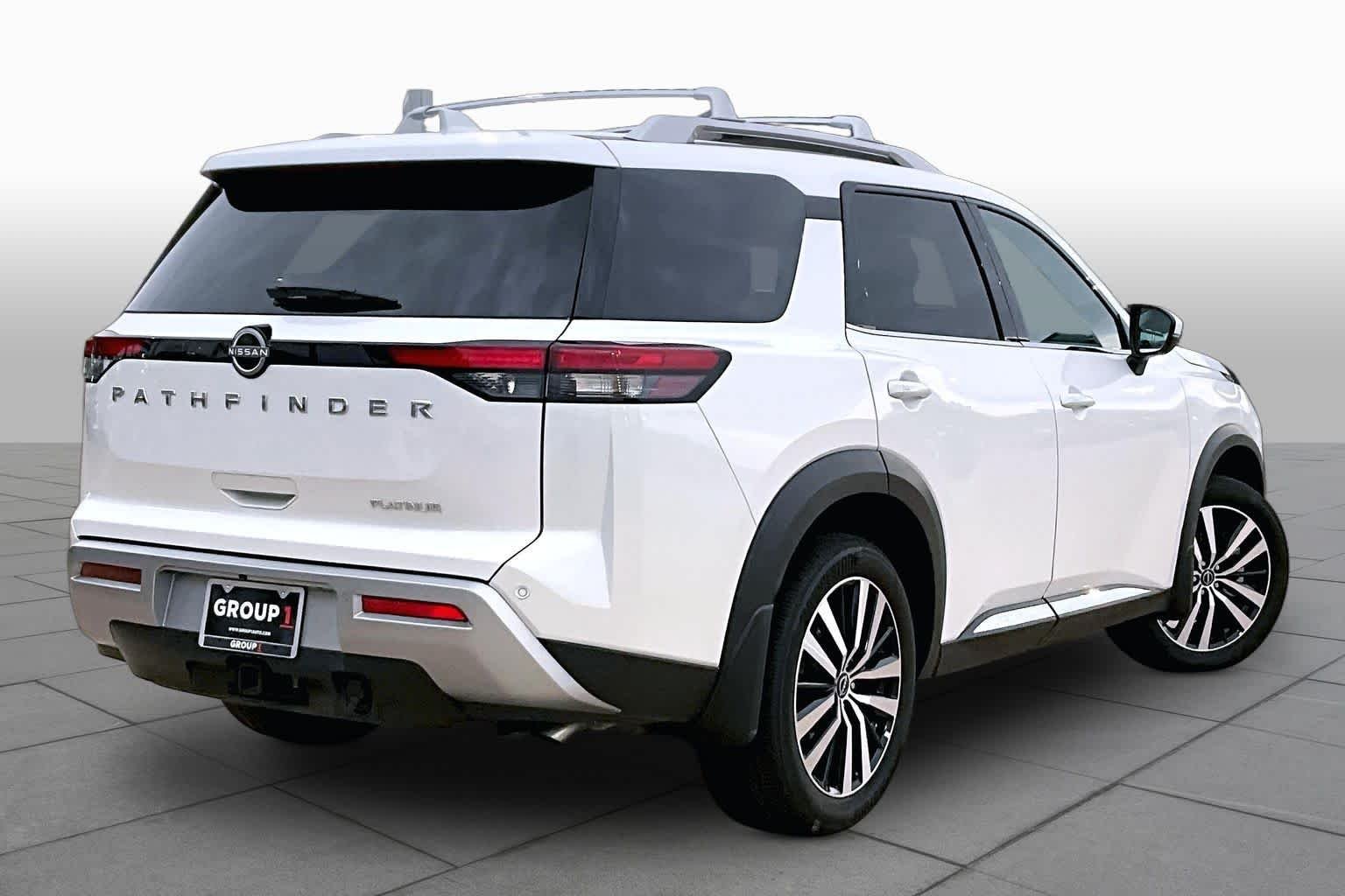 Certified Used 2025 Everest White Pearl Tricoat Nissan Platinum image 12