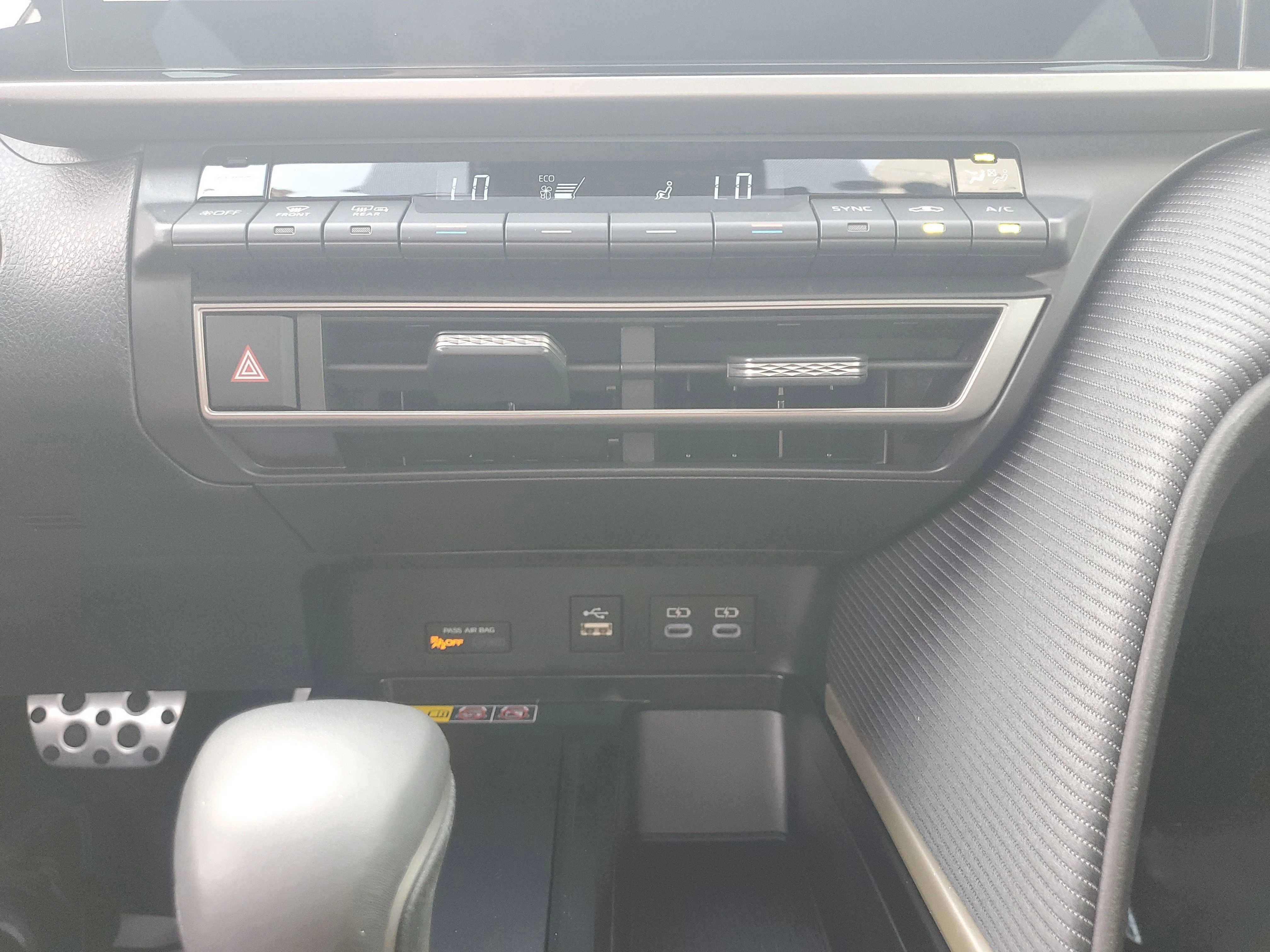 Used 2025 Ice Cap Toyota SE image 29