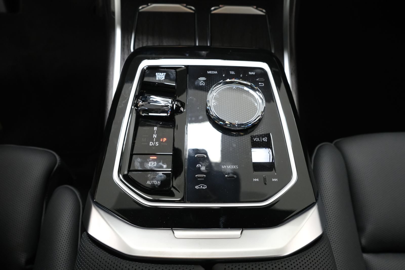 New 2026 Dravit Grey Metallic BMW 760i xDrive image 23