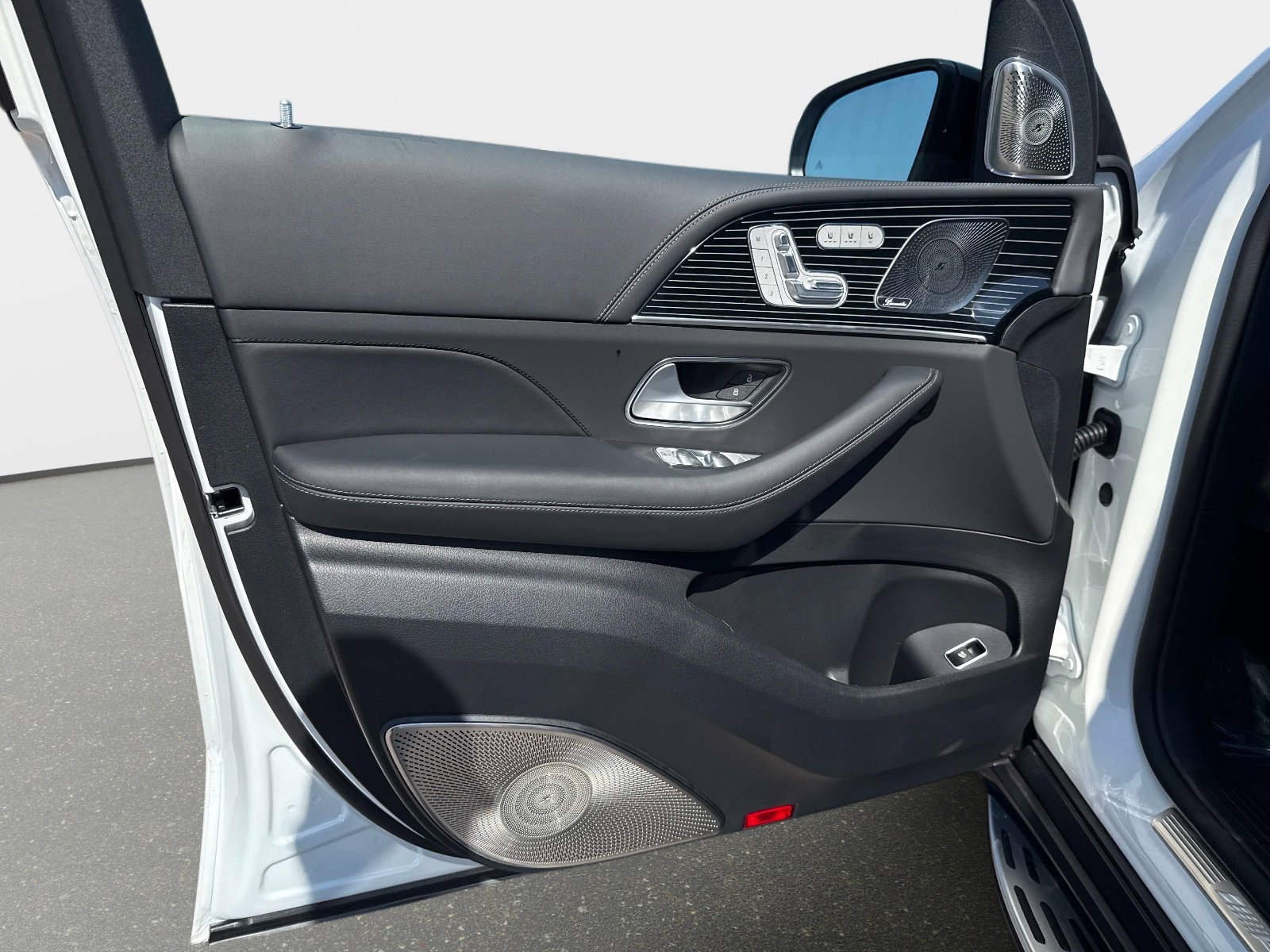 New 2026 Moonlight White Mercedes-Benz AMG®  63 4MATIC+ SUV image 18