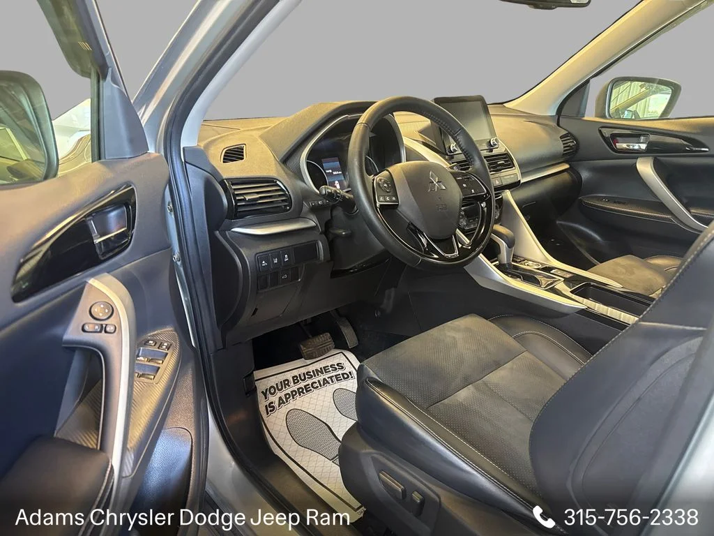 Used 2025  Mitsubishi SE image 14
