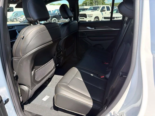 New 2026 White Jeep  image 7