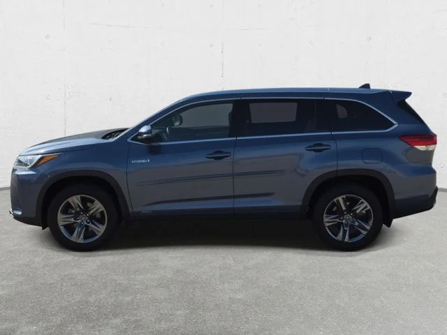 Used 2018 Shoreline Mist Toyota Limited Platinum image 8