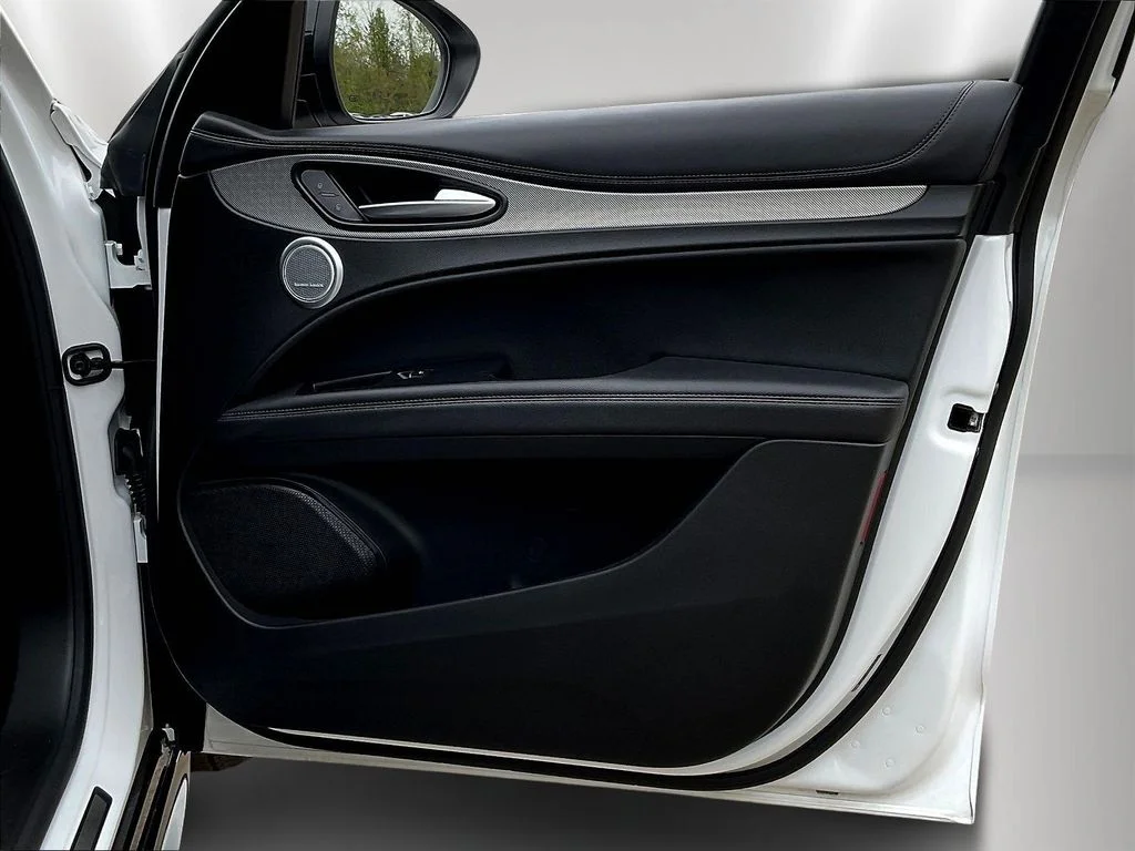 Used 2024 White Alfa Romeo Veloce image 28
