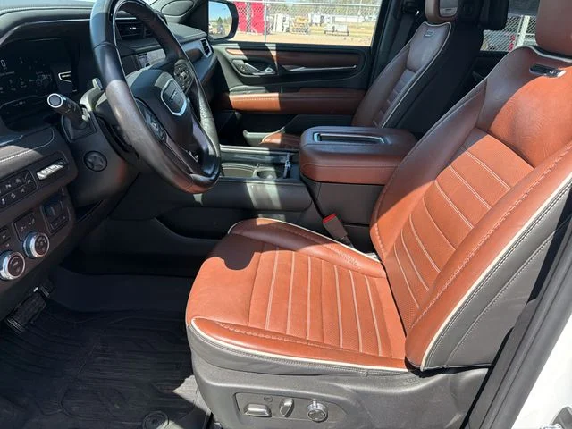 Used 2024 White Frost Tricoat GMC Denali Ultimate image 11