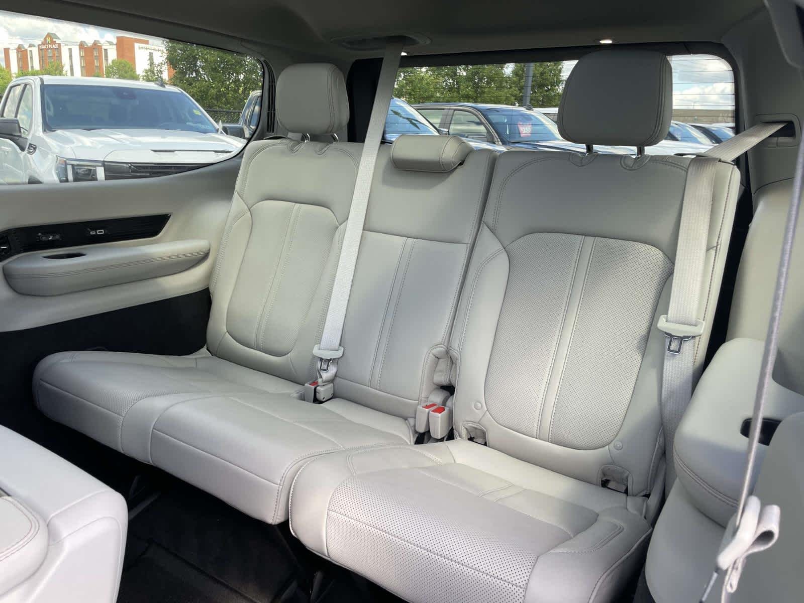 Used 2024 White Jeep 4x4 image 25