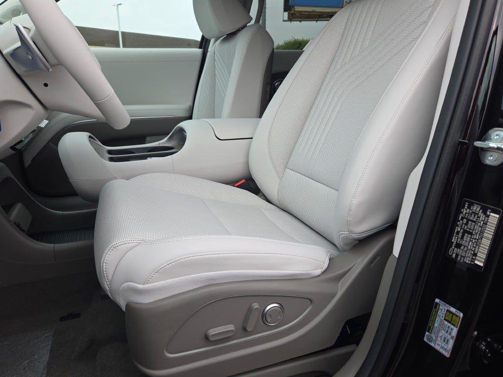 New 2026 Black Hyundai SEL 8P image 22