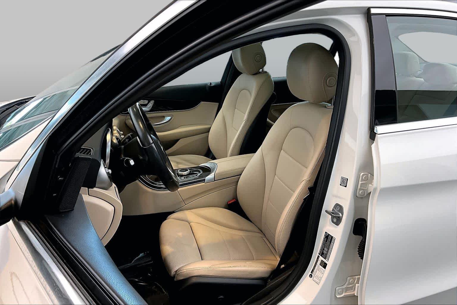 Pre-Owned 2019 Mercedes-Benz C 300
