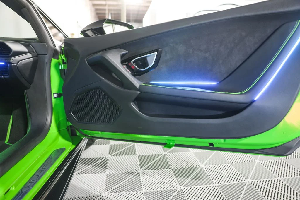 Used 2021 Green Lamborghini Base image 31