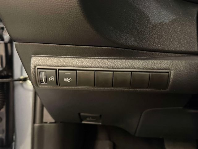 Used 2025  Toyota SE image 19