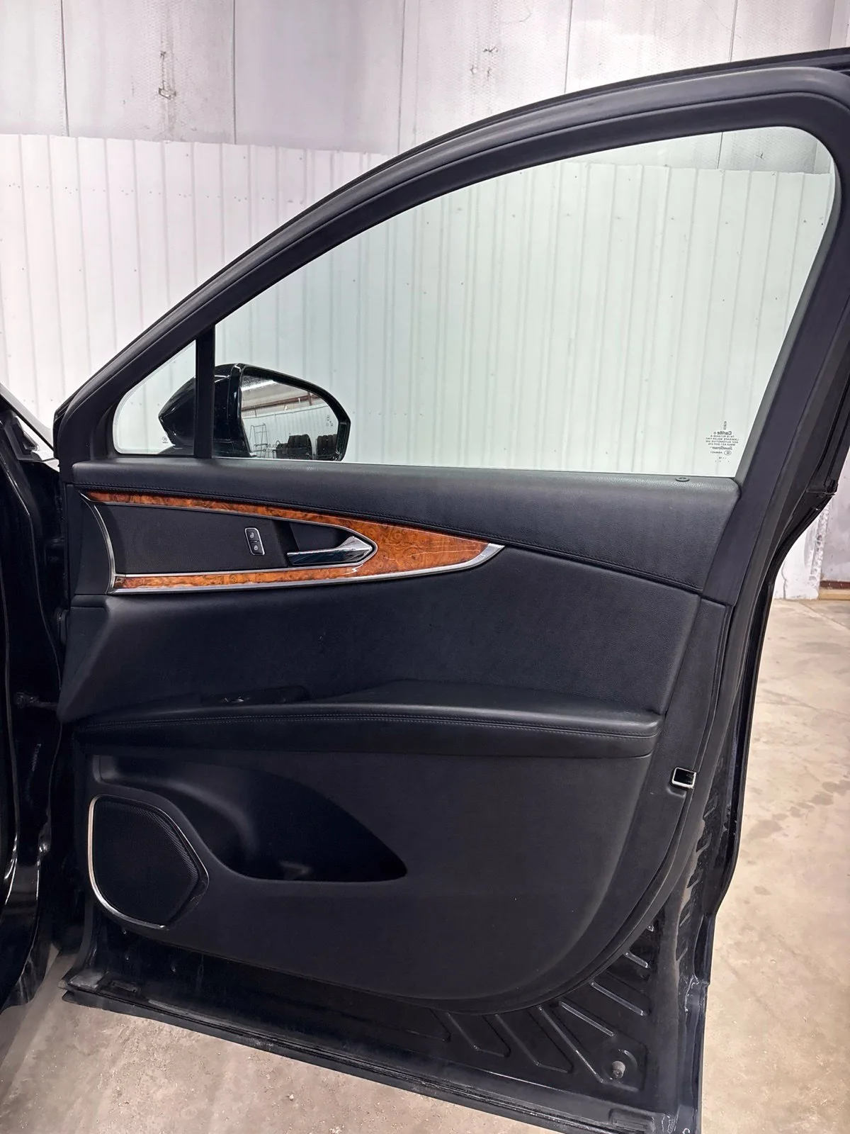 Used 2018 Black Velvet Lincoln Reserve image 20