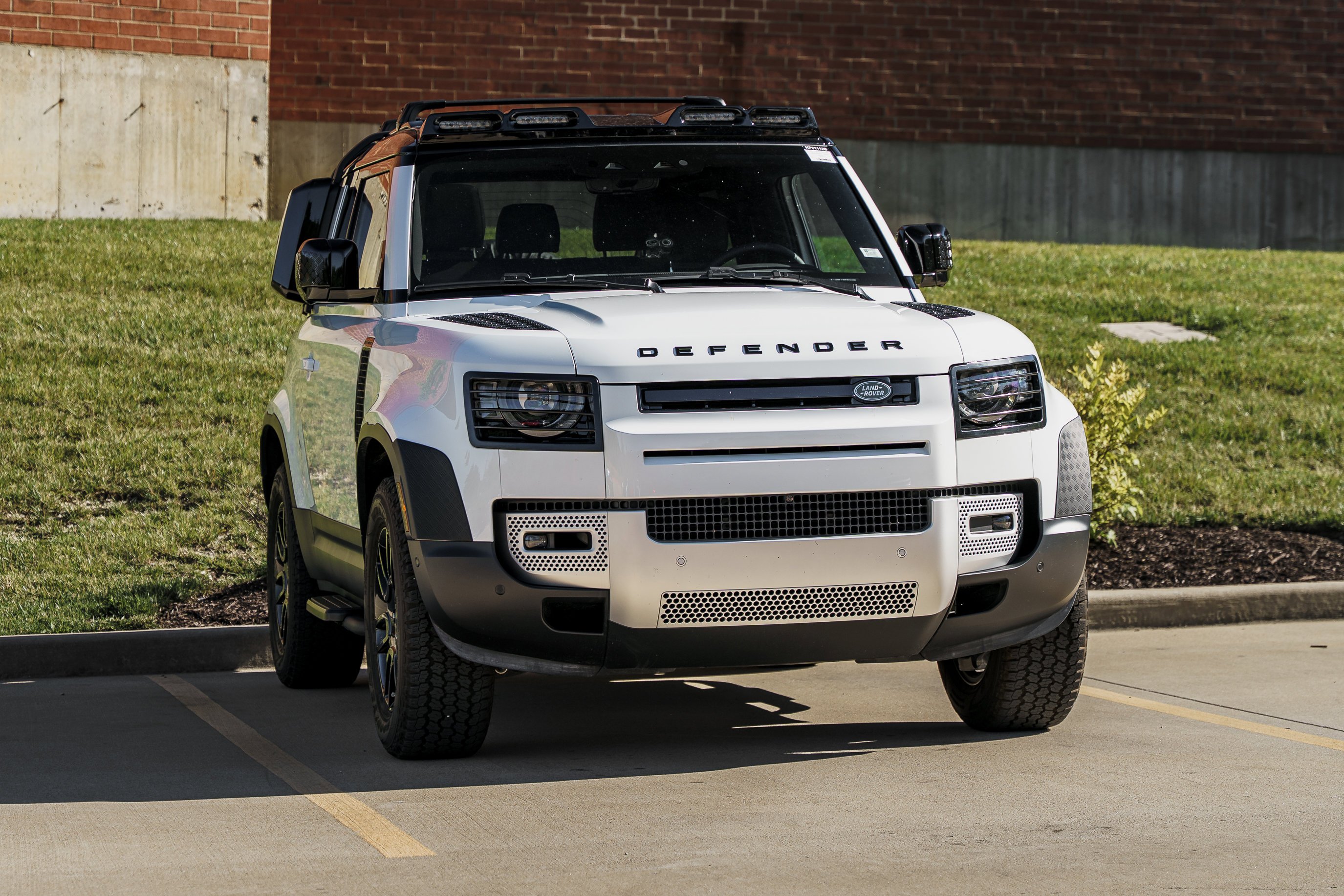 Used 2025 Fuji White Land Rover S image 2