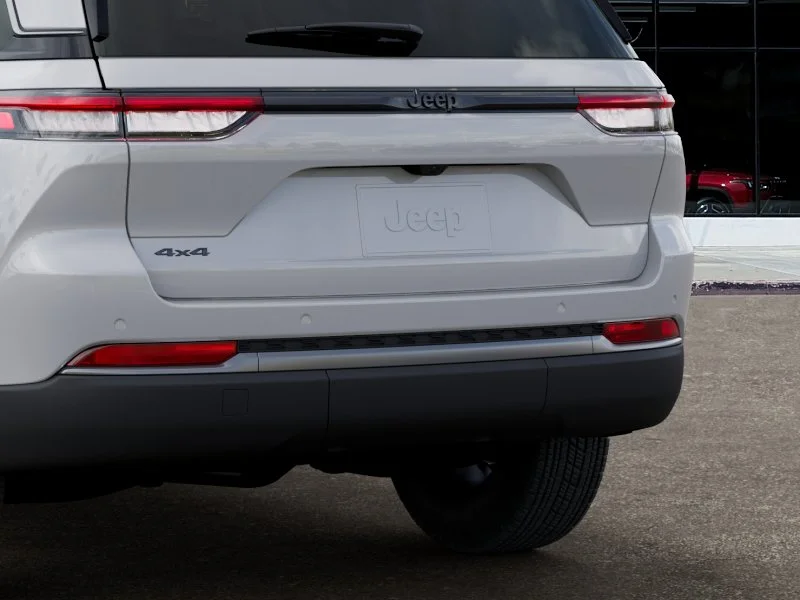 New 2026 Bright White Clearcoat Jeep Laredo Altitude image 39