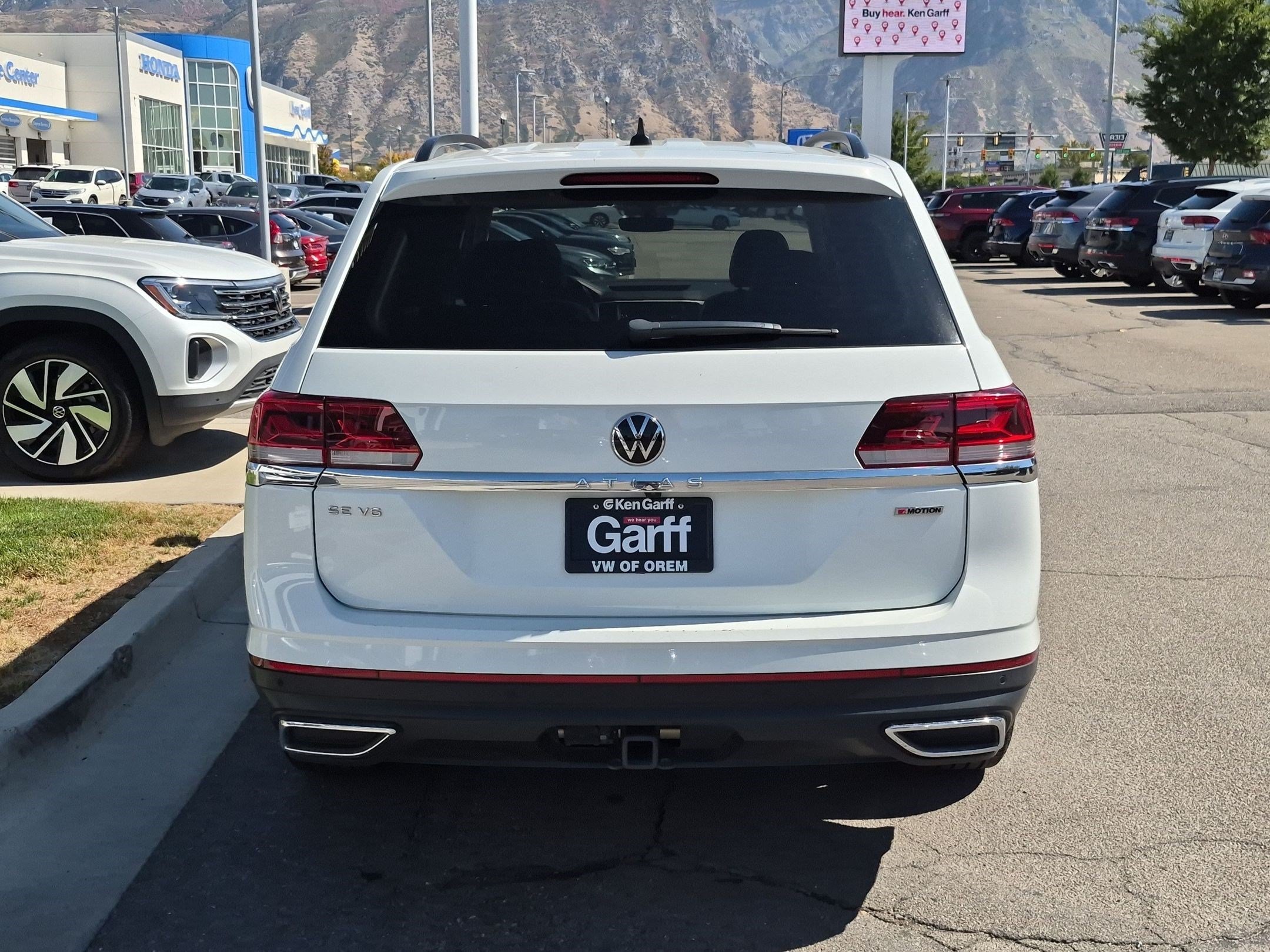 Used 2021 Pure White Volkswagen 3.6L V6 SE w/Technology image 4