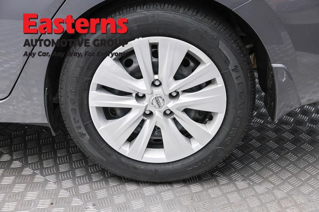 Used 2023 Gray Nissan S image 8