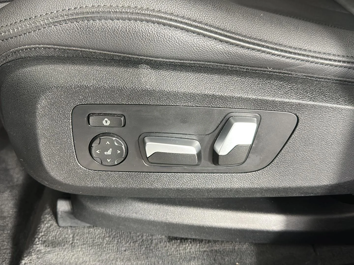 Used 2021 Jet Black BMW xDrive40i image 12