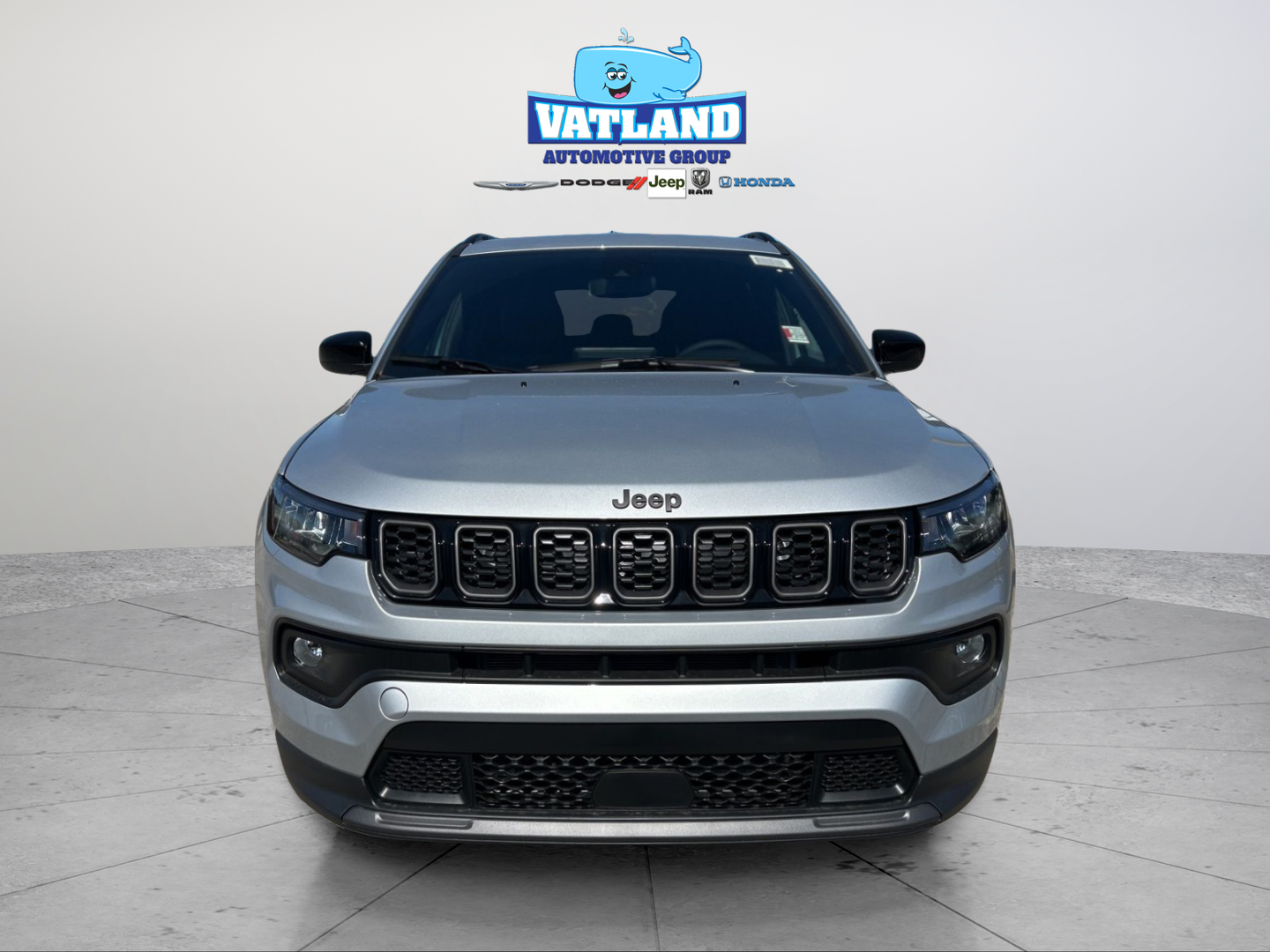 New 2026 Silver Zynith Metallic Clear-Coat Exterior Paint Jeep Latitude image 31