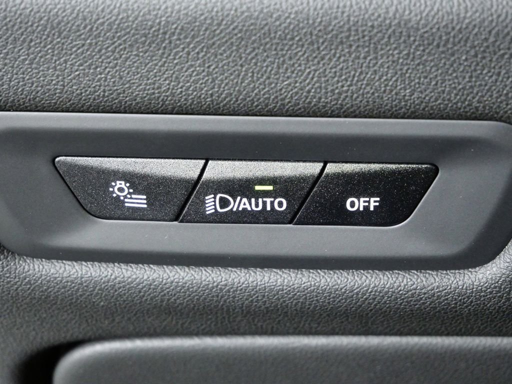 Used 2026 Skyscraper Grey Metallic BMW xDrive40i image 41