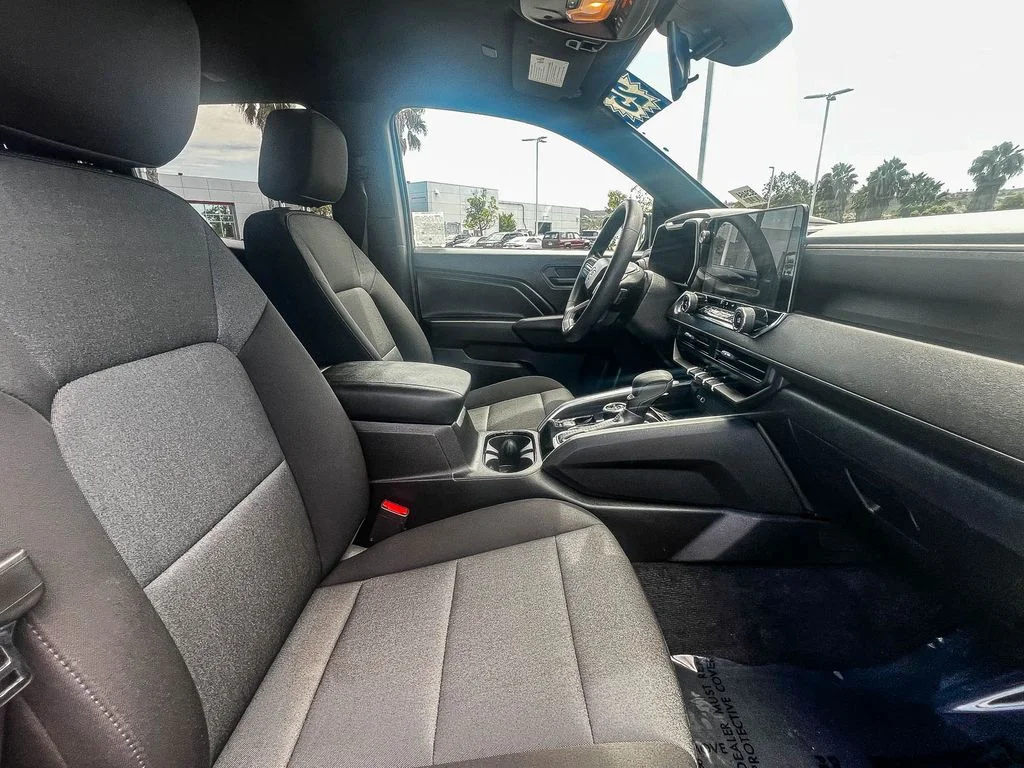 Used 2025 Red Chevrolet Trail Boss image 15
