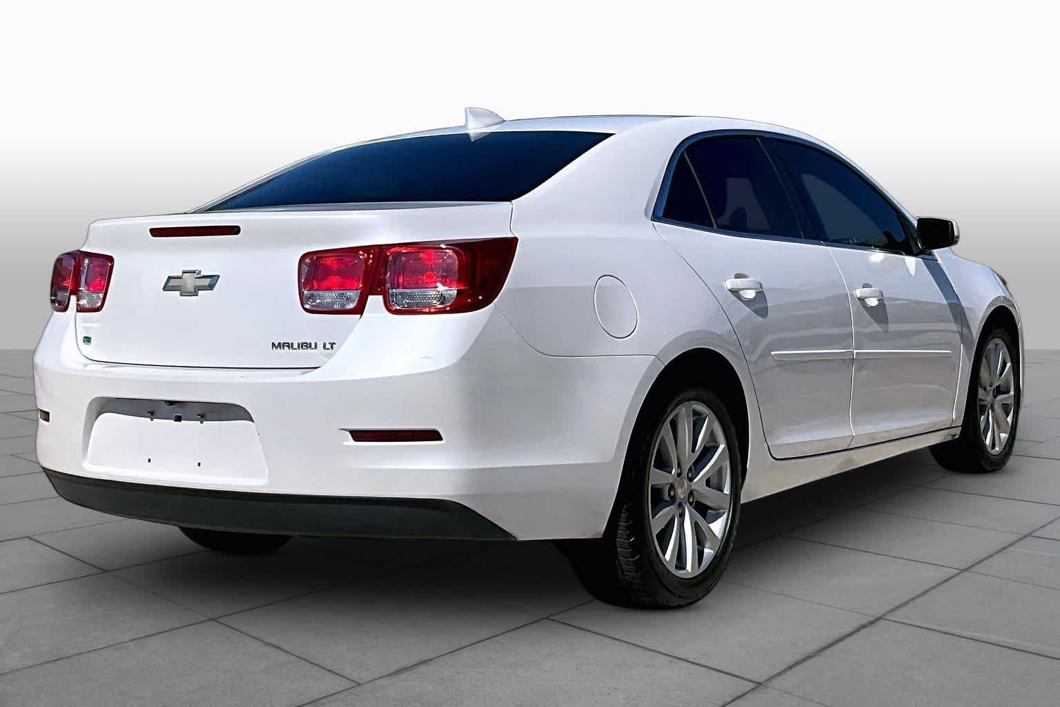 Used 2015 Iridescent Pearl Tricoat Chevrolet LT image 12