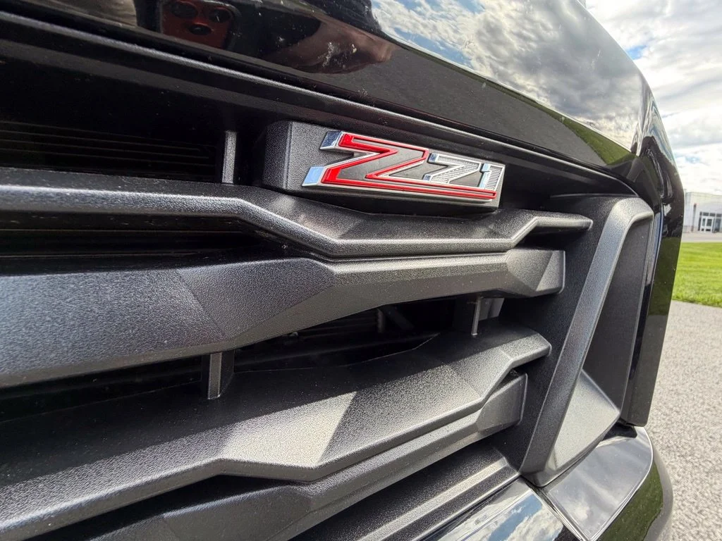 Used 2023 Black Chevrolet Z71 image 31