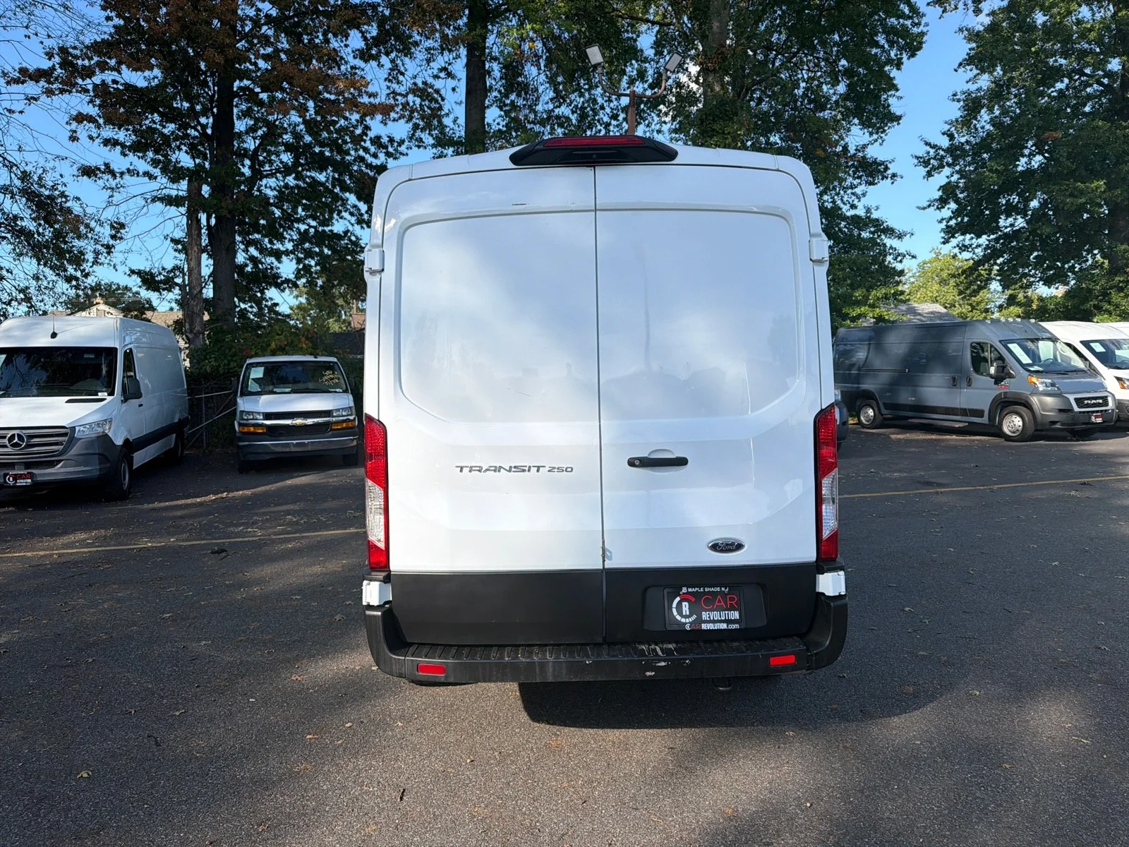 Used 2020 Oxford White Ford T250 MED ROOF image 6