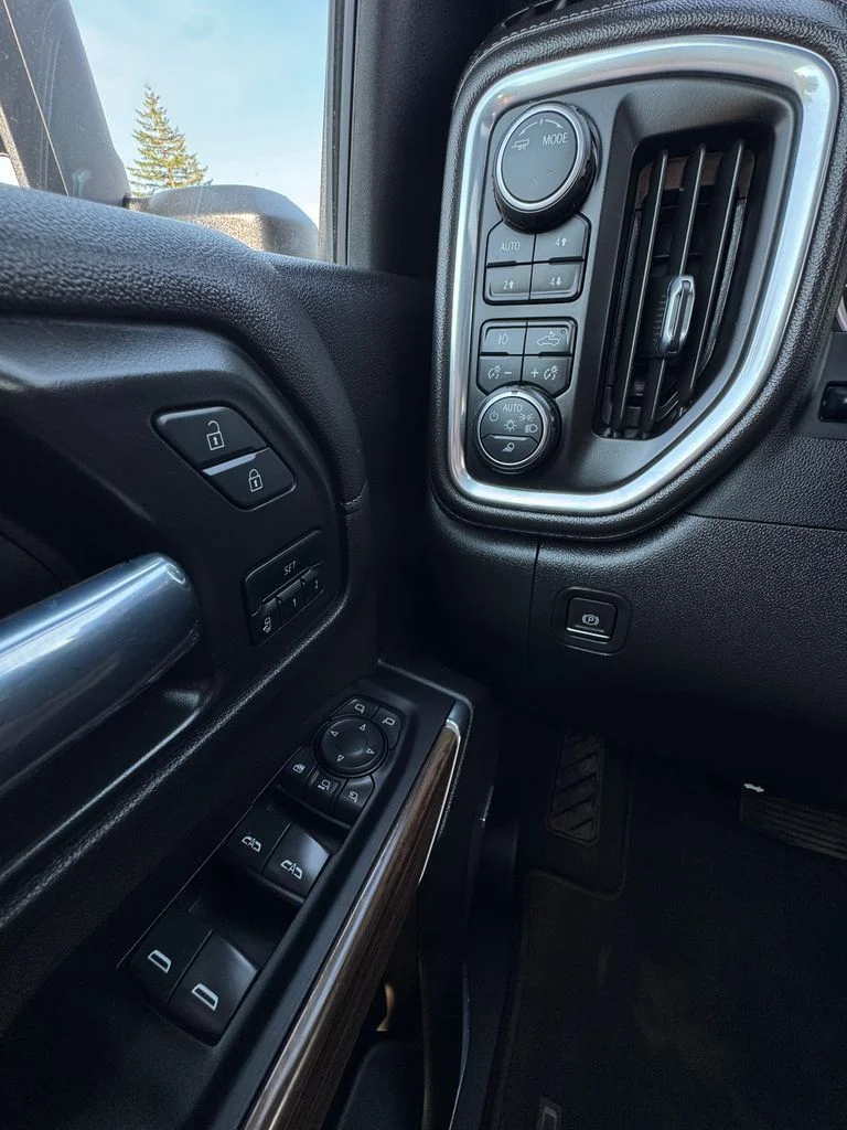 Used 2022 Silver Ice Metallic Chevrolet High Country image 16