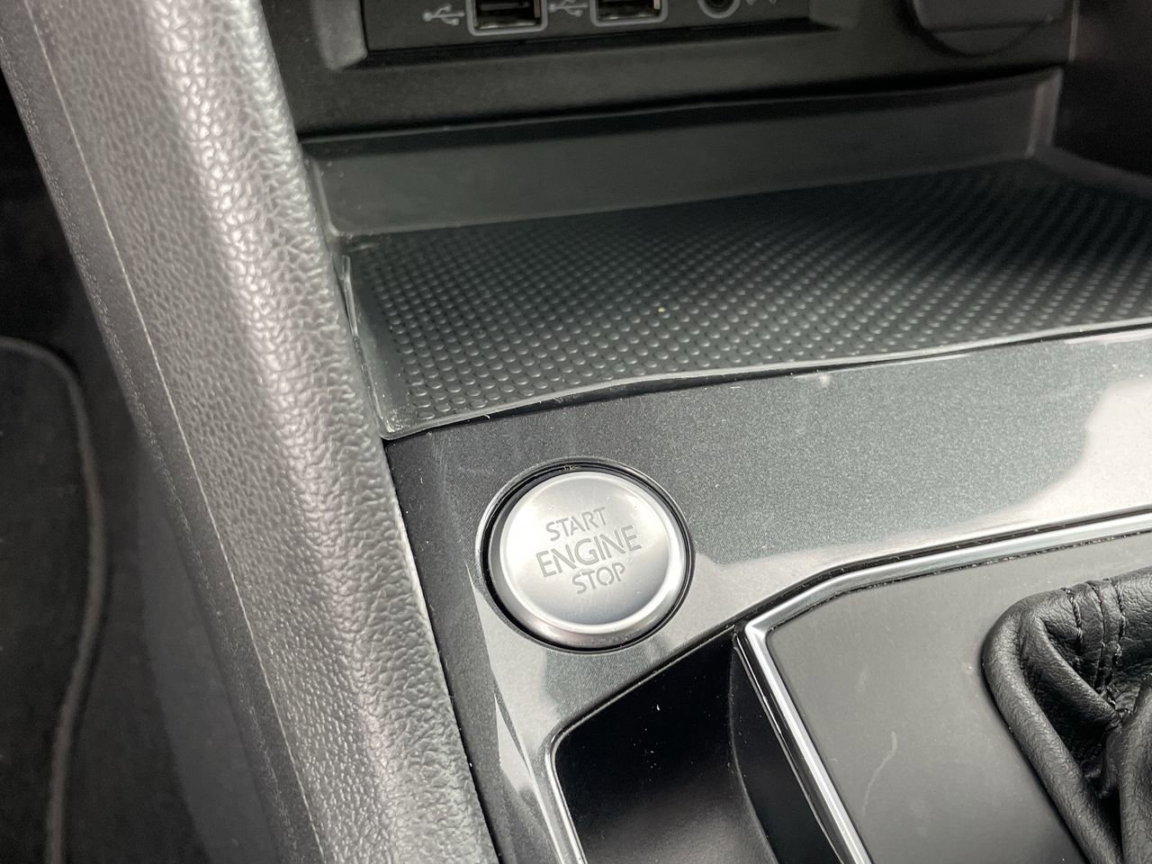 Used 2019 Pure White Volkswagen SEL Premium image 31