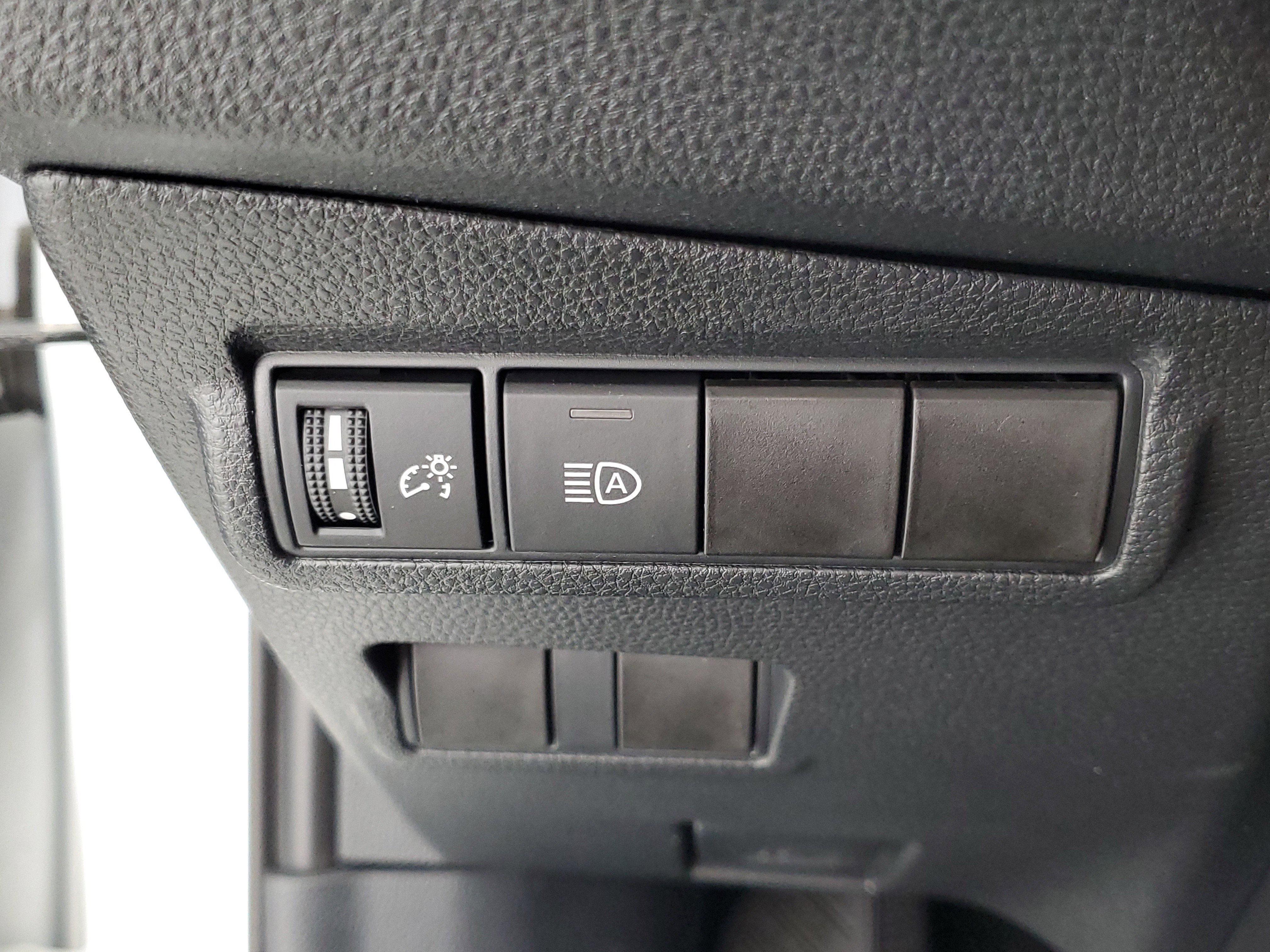 Used 2024 Wind Chill Pearl Toyota LE image 32