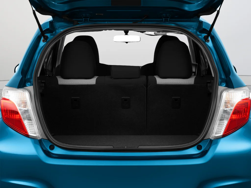Used 2013 Blue Toyota LE image 18