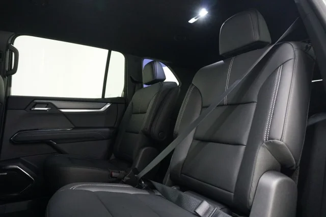 New 2026 Sterling Metallic GMC Elevation image 17