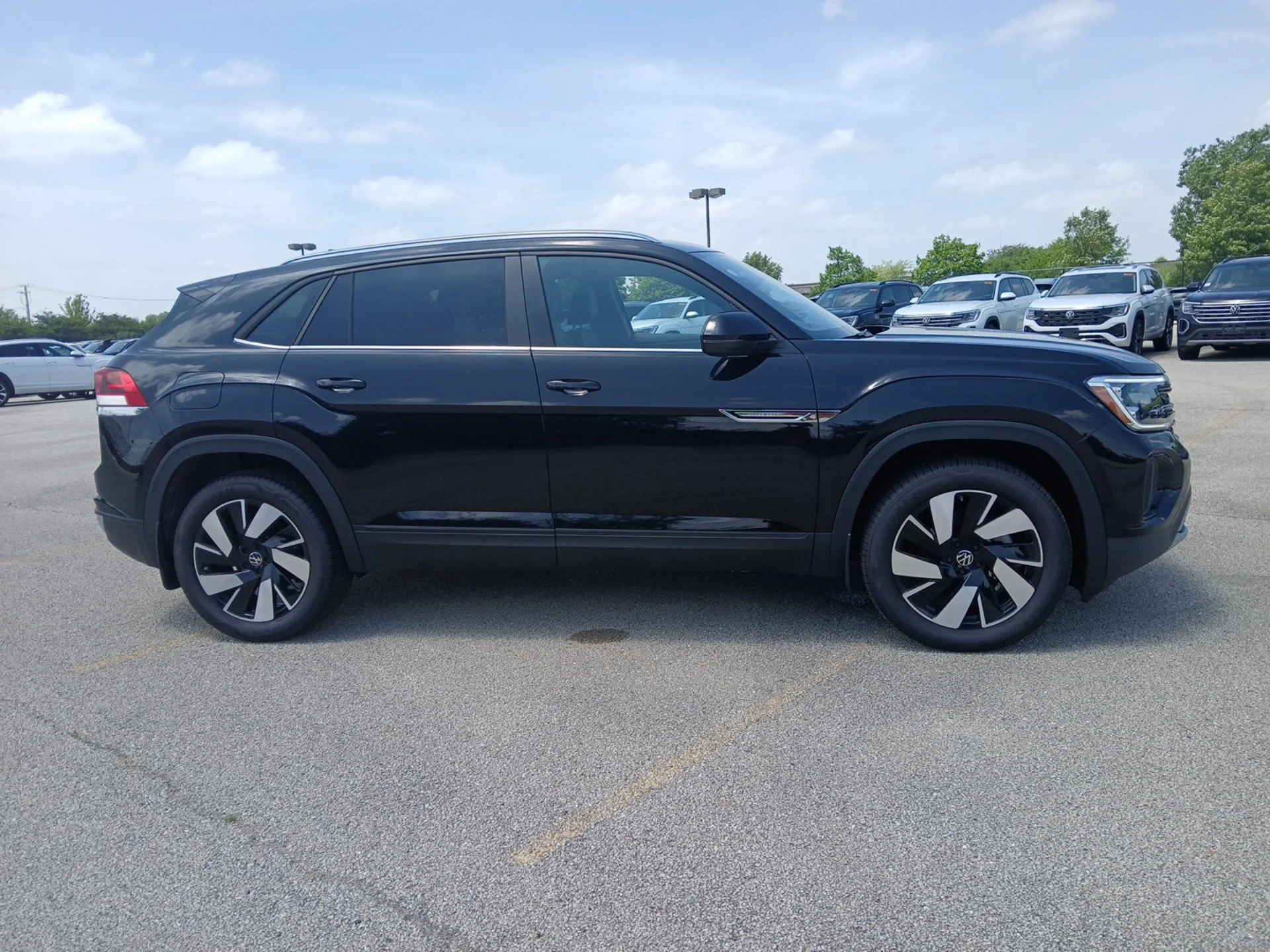 2026 Volkswagen Atlas Cross Sport SE w/Tech - Photo 3