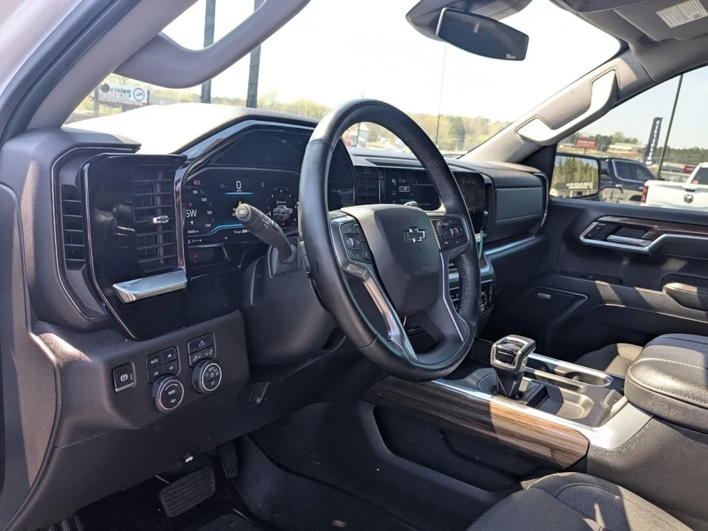 Used 2024 Summit White Chevrolet RST image 14