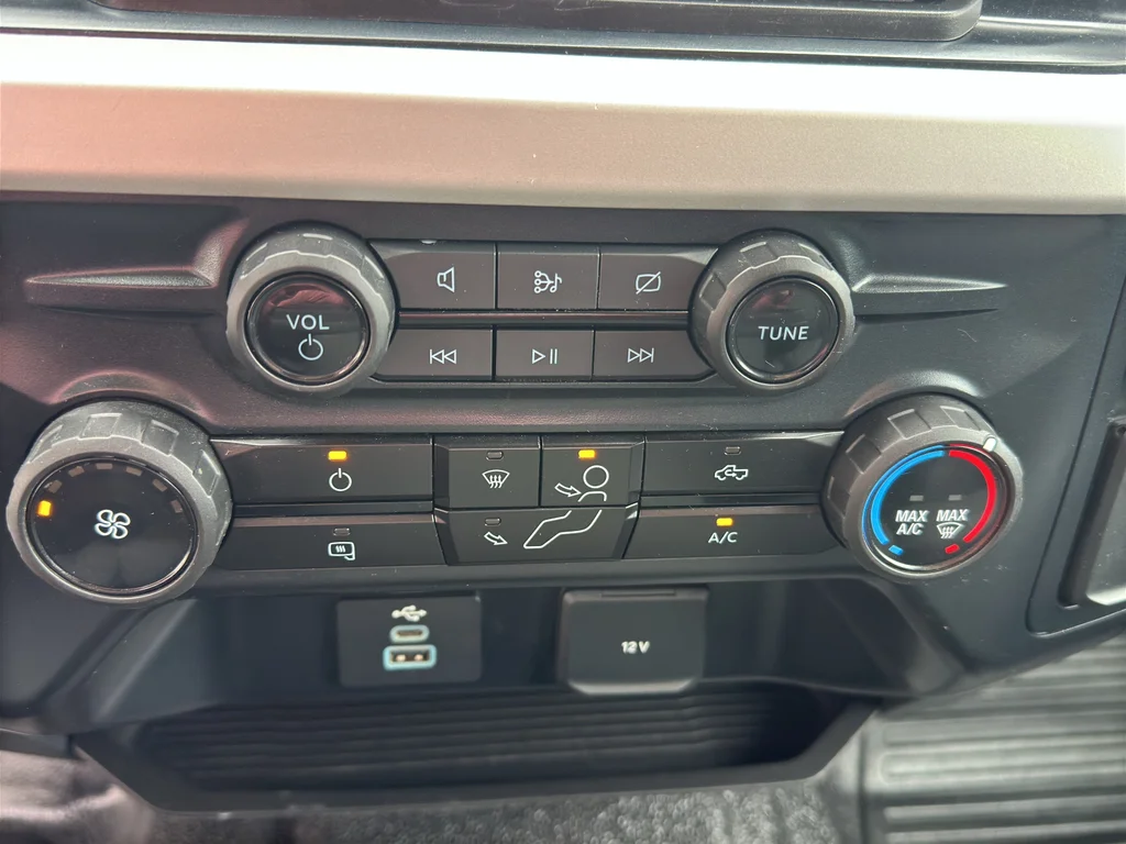 Used 2024 Oxford White Ford XLT image 23