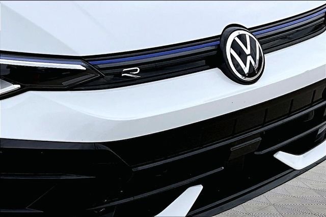 Used 2025 White Volkswagen 2.0T image 30