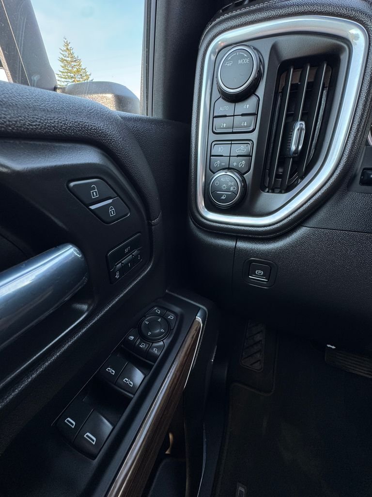 Used 2022 Silver Ice Metallic Chevrolet High Country image 16
