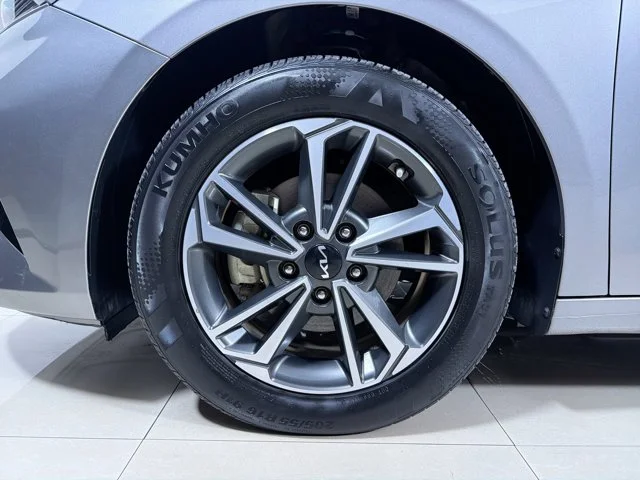 Used 2023 STEEL_GREY Kia LXS image 10