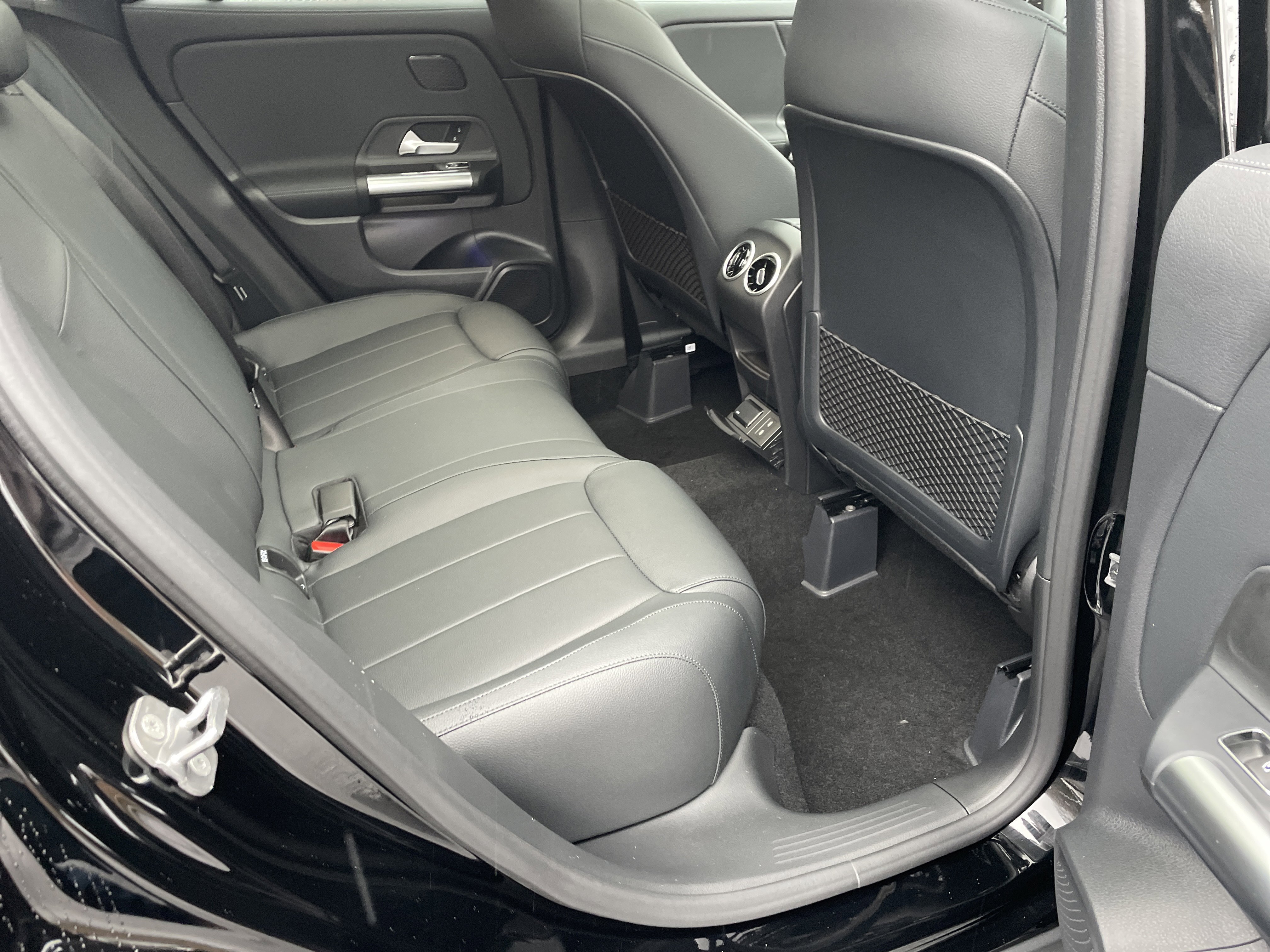 New 2026 Night Black Mercedes-Benz GLA 250 SUV image 39