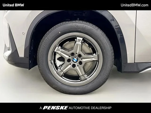 New 2026 Space Silver Metallic BMW X1 image 2