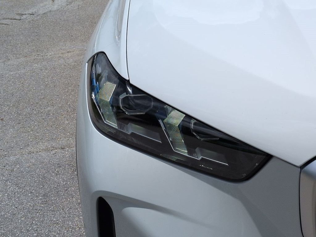 New 2026 Alpine White BMW xDrive40i image 10