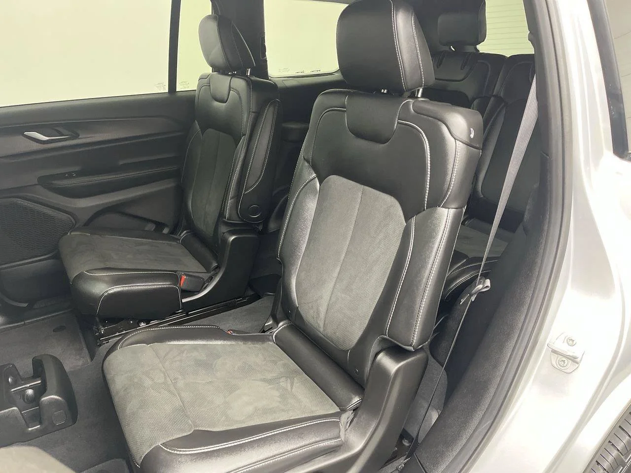 Used 2025 Silver Jeep Altitude X 4x4 image 13