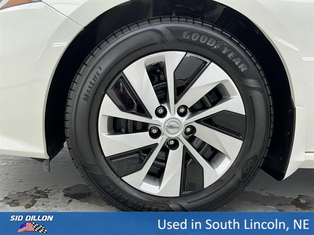 Used 2020 Glacier White Nissan 2.5 S image 18