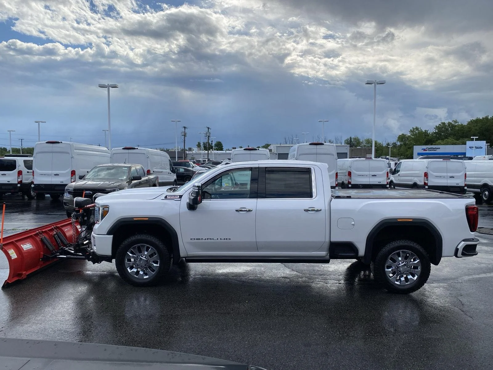 Used 2021 White Frost Tri-Coat GMC Denali image 4