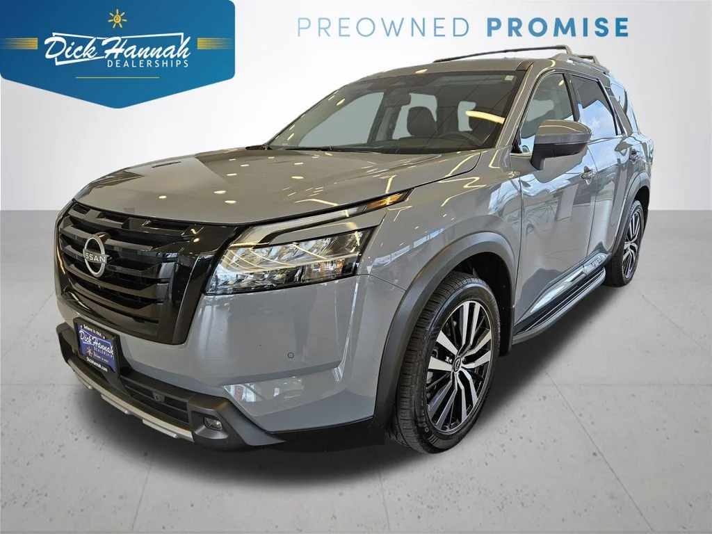 2023 Nissan Pathfinder Platinum 4WD's photo