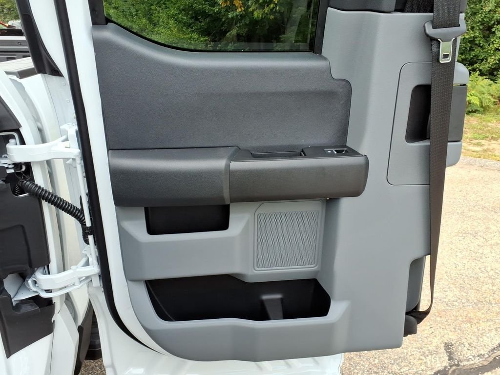New 2026 Oxford White Ford F-350® XLT image 19